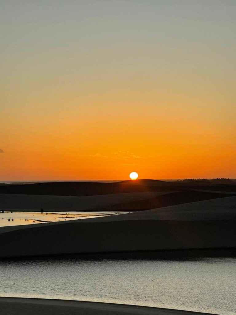 Pôr do sol em Atins visto das dunas dos Lençóis Maranhenses