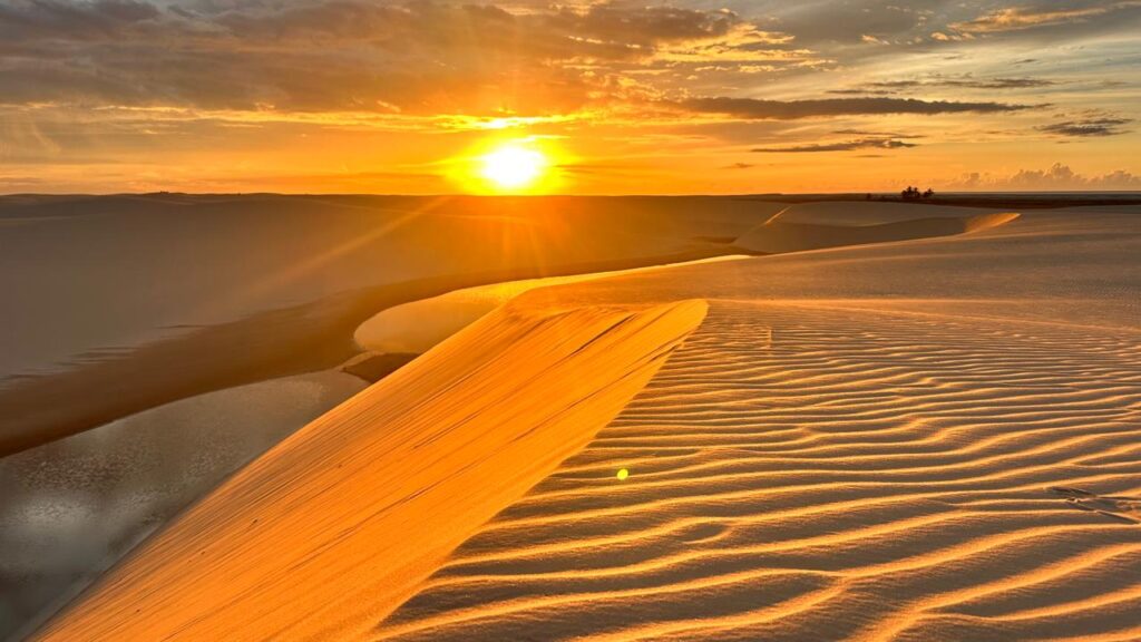 Pôr do sol em Atins visto das dunas dos Lençóis Maranhenses