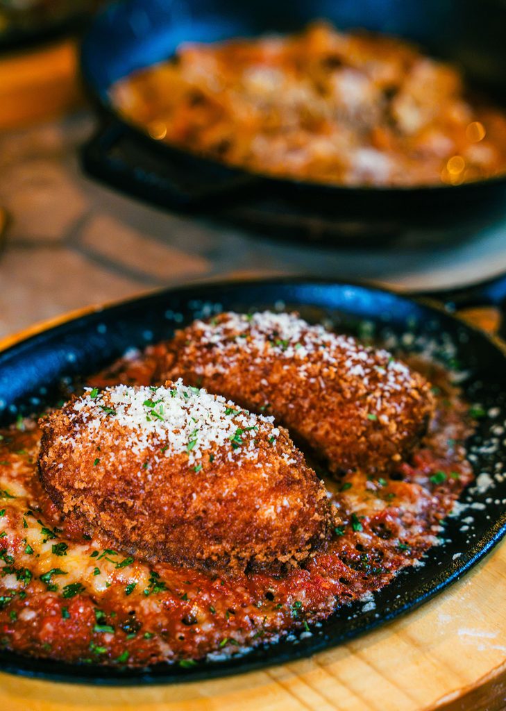 Polpettes de carne artesanais ao molho sugo e queijo no Restaurante Nonna Marta em Atins.